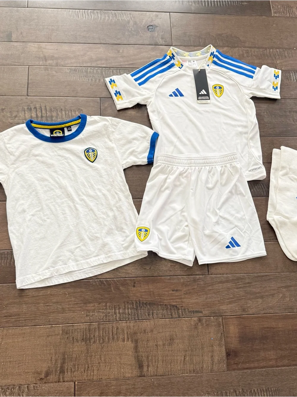 Leeds United Clothing Kit Outfit Jersey Bundle Tee SizeYouth Boys Girls